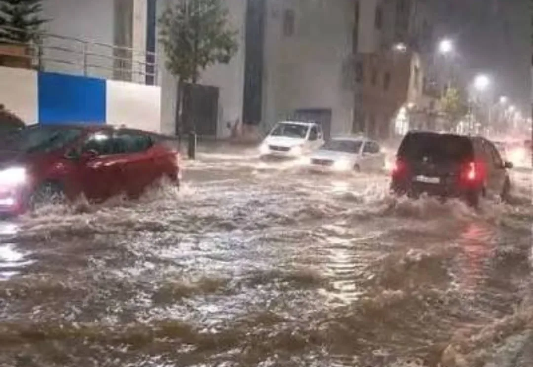 إمزورن :  كارثة الفيضانات التي غمرت الشوارع والمنازل … ومسؤول جماعي يحمل المجلس السابق مسؤولية اختلالات تصريف المياه