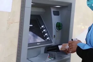المغاربة يسحبون 460 مليار درهم نقدا والبطاقات البنكية بعيدة عن تقليص التعامل بالكاش