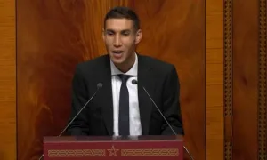 أفقر برلماني بالمغرب يتفقد أحوال المواطنين الفقراء وأخذ رأيهم بعد مناقشة مالية 2027