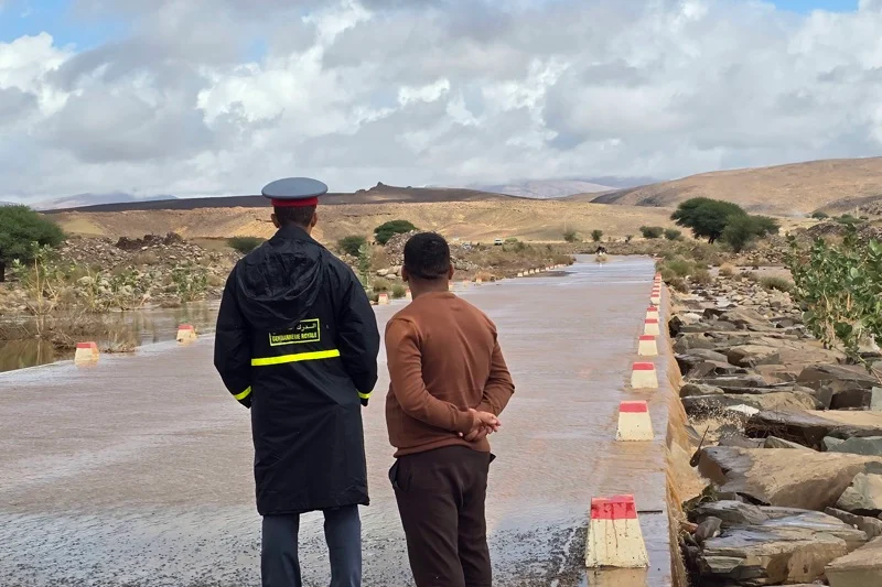 سيول وادي النقوب تقطع الطريق بين زاكورة وتنغير وتعيد مطالب إنشاء قنطرة
