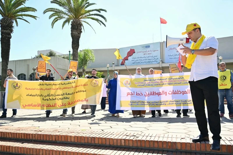 موظفو كلية الطب والصيدلة بالدار البيضاء يحتجون ويهددون بالتصعيد