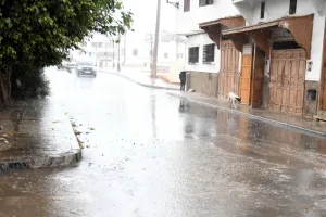 أمطار رعدية قوية تضرب أقاليم مغربية وتحذير برتقالي من الأرصاد