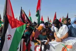البوليساريو تعبئ سكان مخيمات تندوف للاحتجاج على المسودة الأمريكية بشأن الصحراء